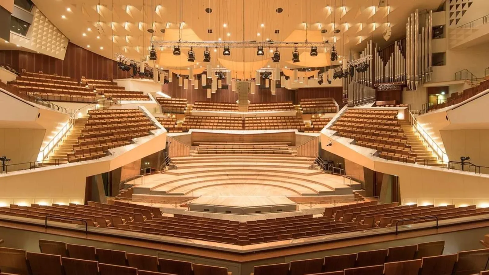 Opera Stars and the Filharmonie Brno Come Together for a Berlin Gala